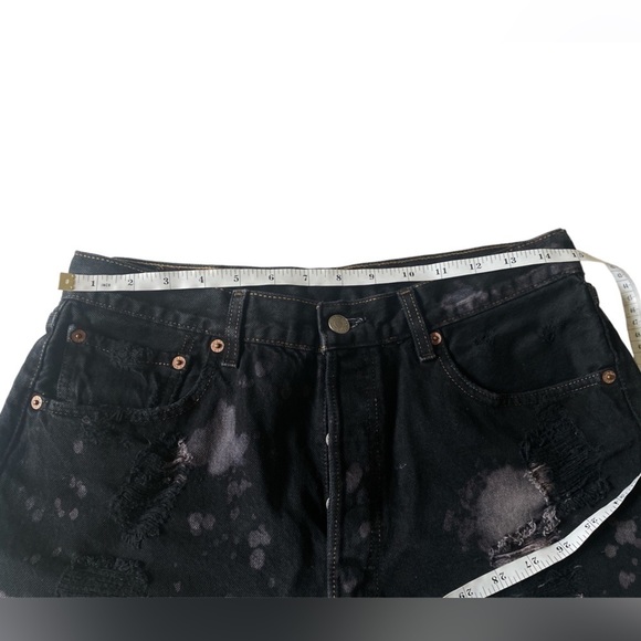 Levi’s - Vintage cut off black distressed acid wash denim shorts - Picture 10 of 13